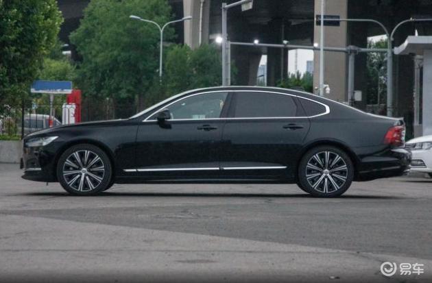 30万豪华大车，长近5.1米，动力强，操控优，尊贵体验