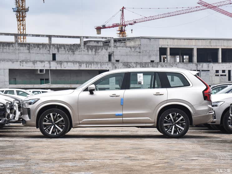 限时售价47.9万元起 提供5/6/7座车型 新款沃尔沃XC90正式上市
