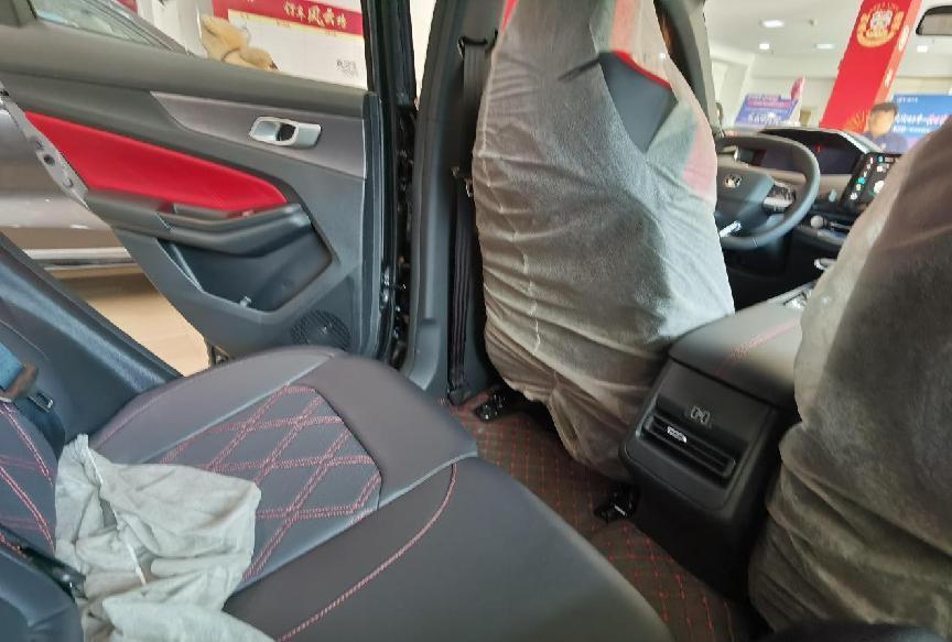 刚需买车，25岁宝妈进店首探，相中长安CS55 PLUS