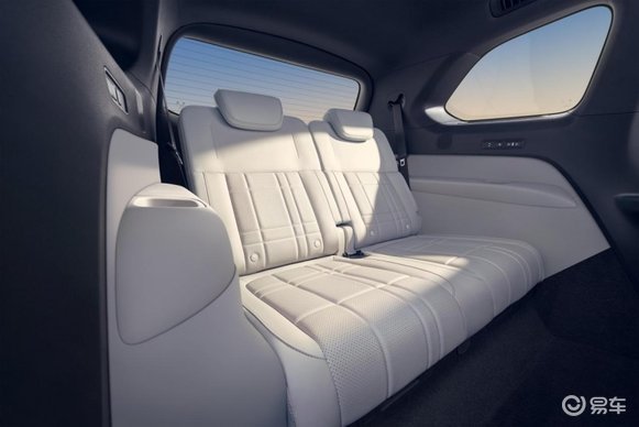 智驾同源 为何深蓝S09比问界M8更适合家庭用户?