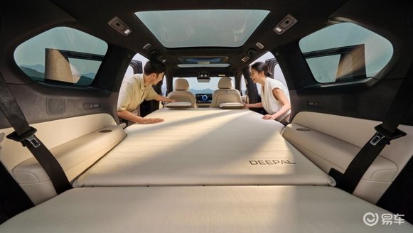 智驾同源 为何深蓝S09比问界M8更适合家庭用户?