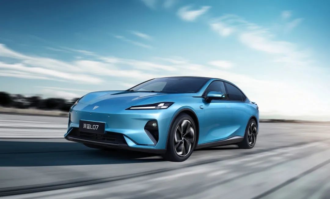 13.59万起!2026款深蓝L07上市,标配华为智驾