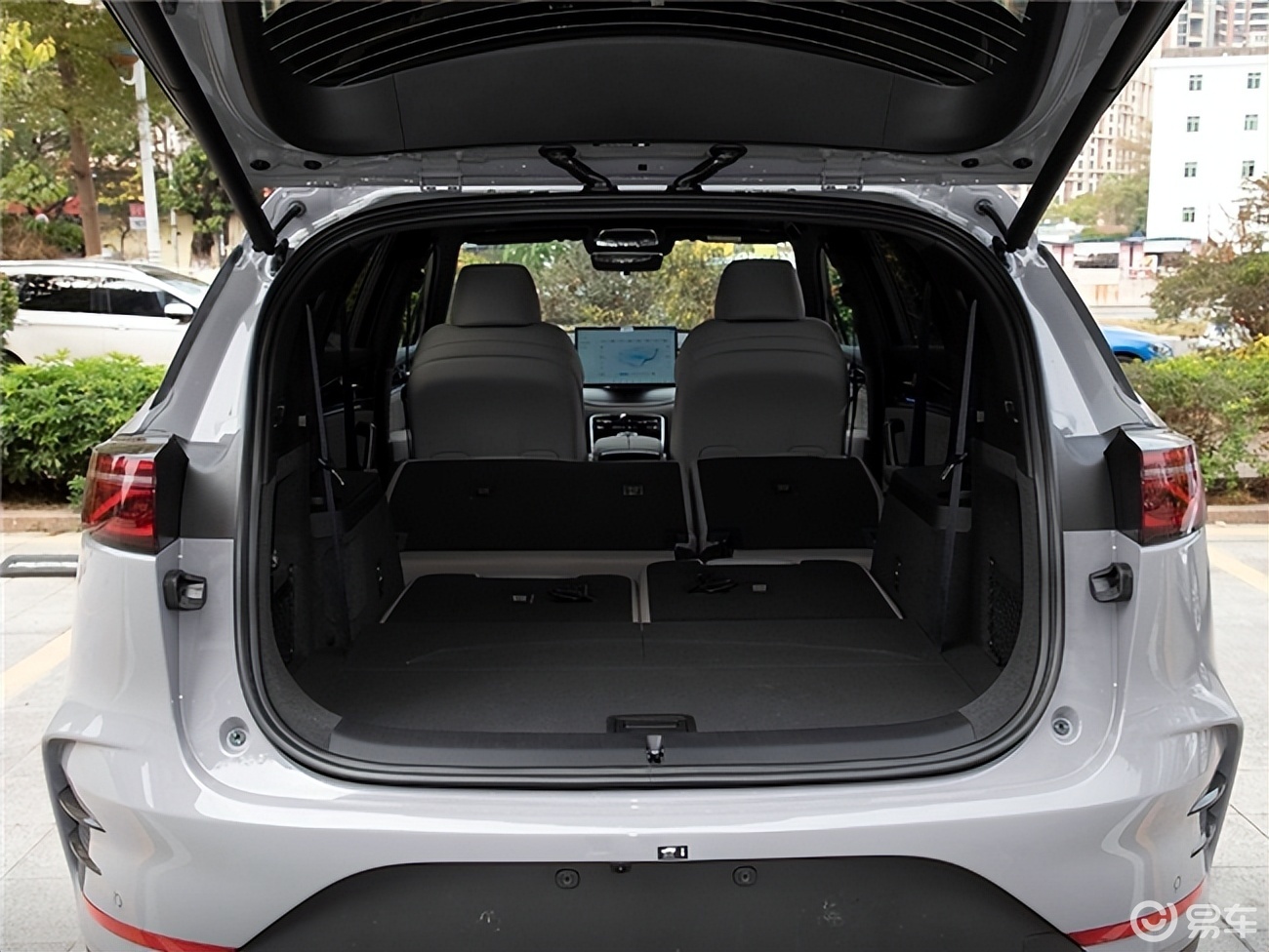 20万级SUV对决:瑞虎9 C-DM vs 唐DM-i