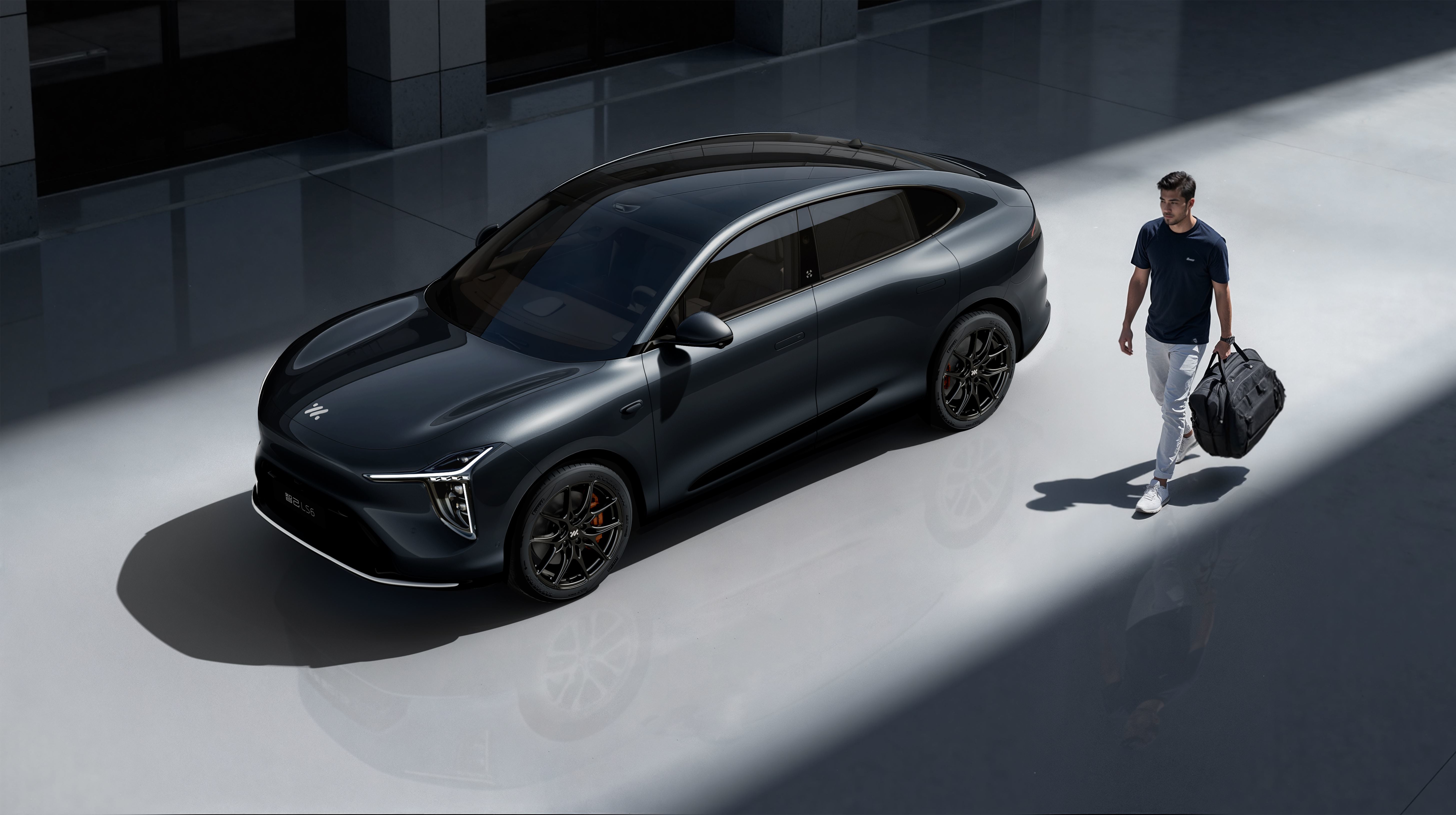 智己LS6:用「掀桌式」技术重构新能源SUV的价值锚点