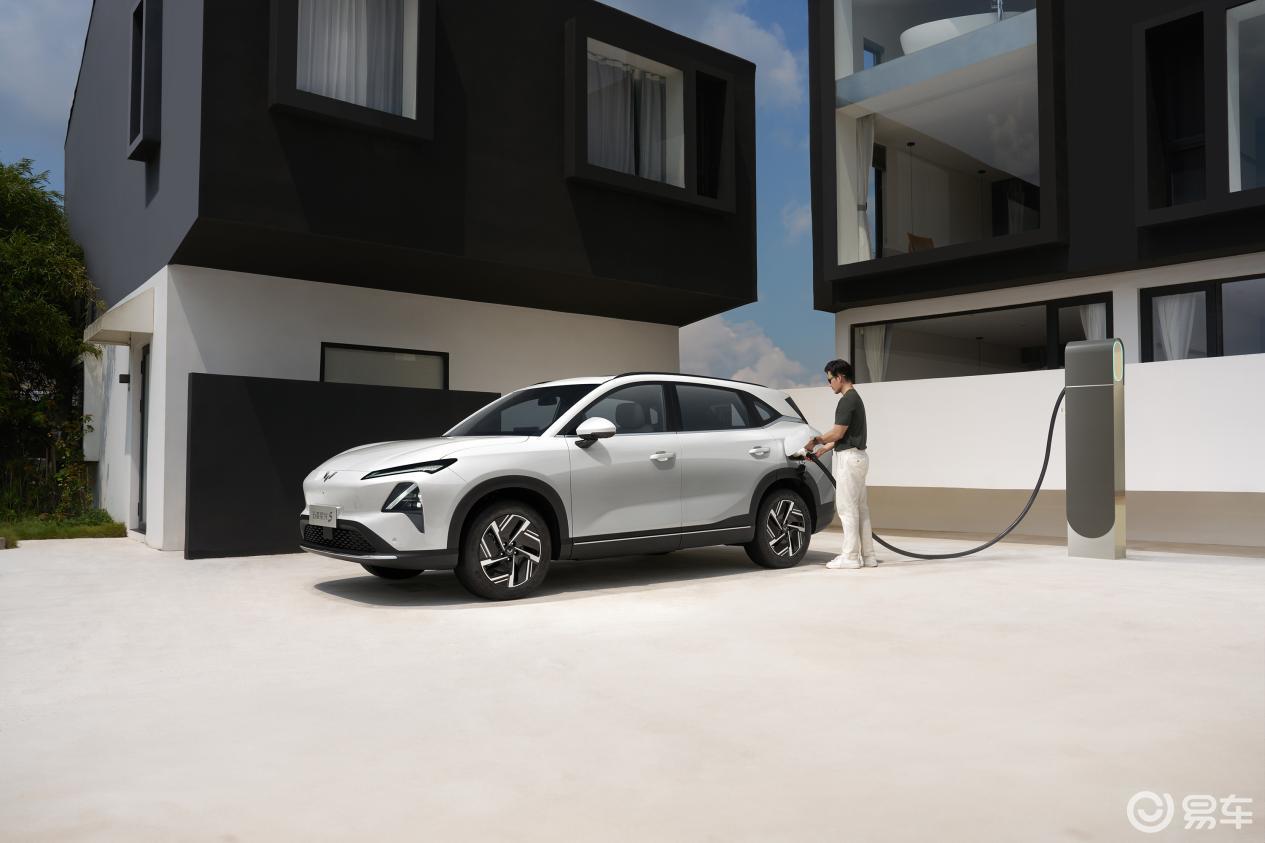 置换补贴价8.98万元起!五菱星光S 2025款正式上市