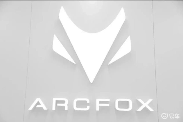 极狐T1预售热销，低价策略挑战市场，或撼动北汽新能源高端形象