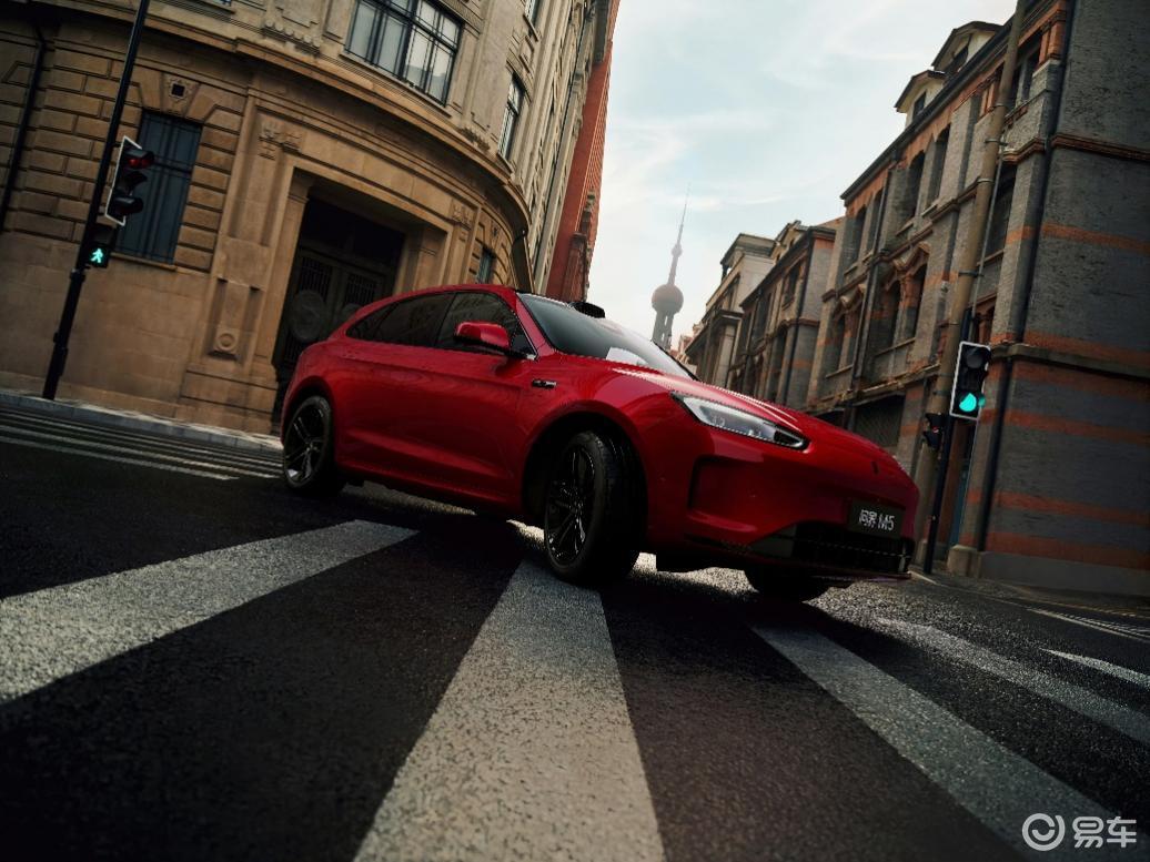 让瞬息之美 恒久跃动 问界新M5 Ultra跃影红开售