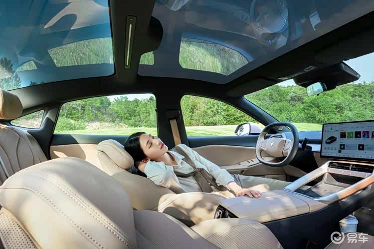 极狐这次动真格了！3.7秒破百性能，15万级别闭眼入？