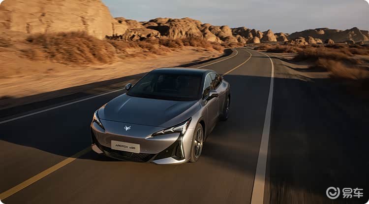 极狐这次动真格了！3.7秒破百性能，15万级别闭眼入？