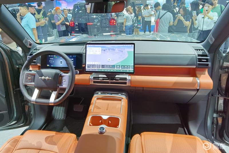 2025成都车展：方程豹钛7亮相