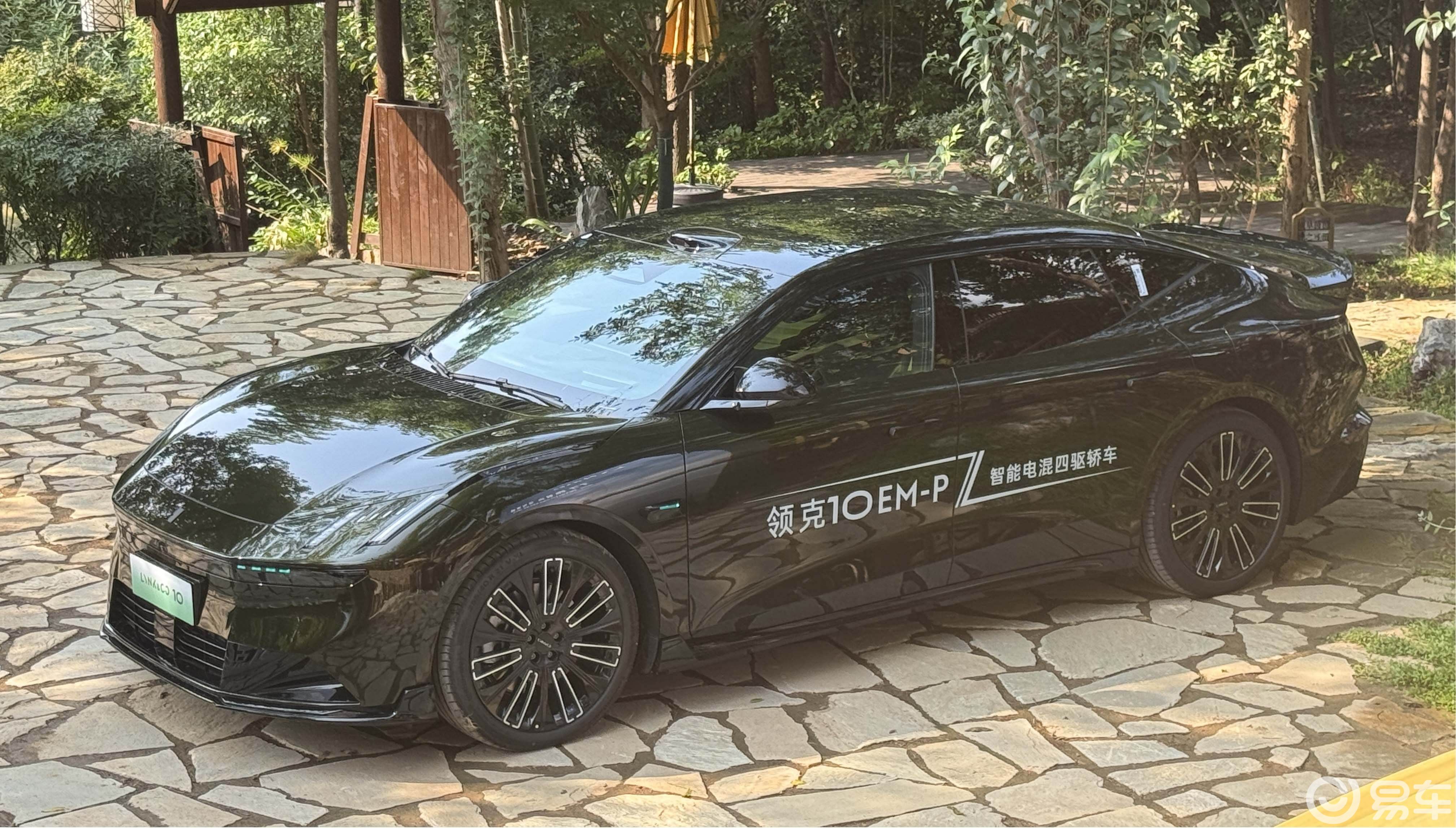 领克10 EM-P：20万级插混轿车的“价值颠覆者”