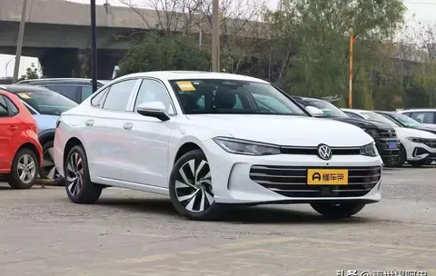 秦PLUS登顶，轩逸跌出前三，卡罗拉去哪儿了？