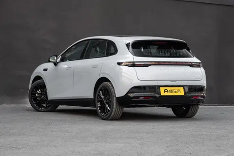 零跑LAFA5体验，67.1kWh大电池+多项越级配置，这性价比谁不爱？