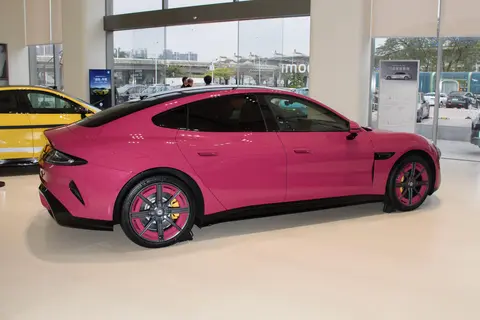 开年王炸登场！新一代小米SU7全面解析：硬件拉满+价格乌龙