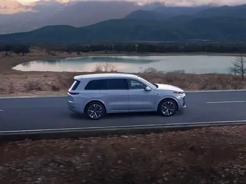 虚惊一场！新能源车要收新税被辟谣，燃油车主的“怨念”更重了